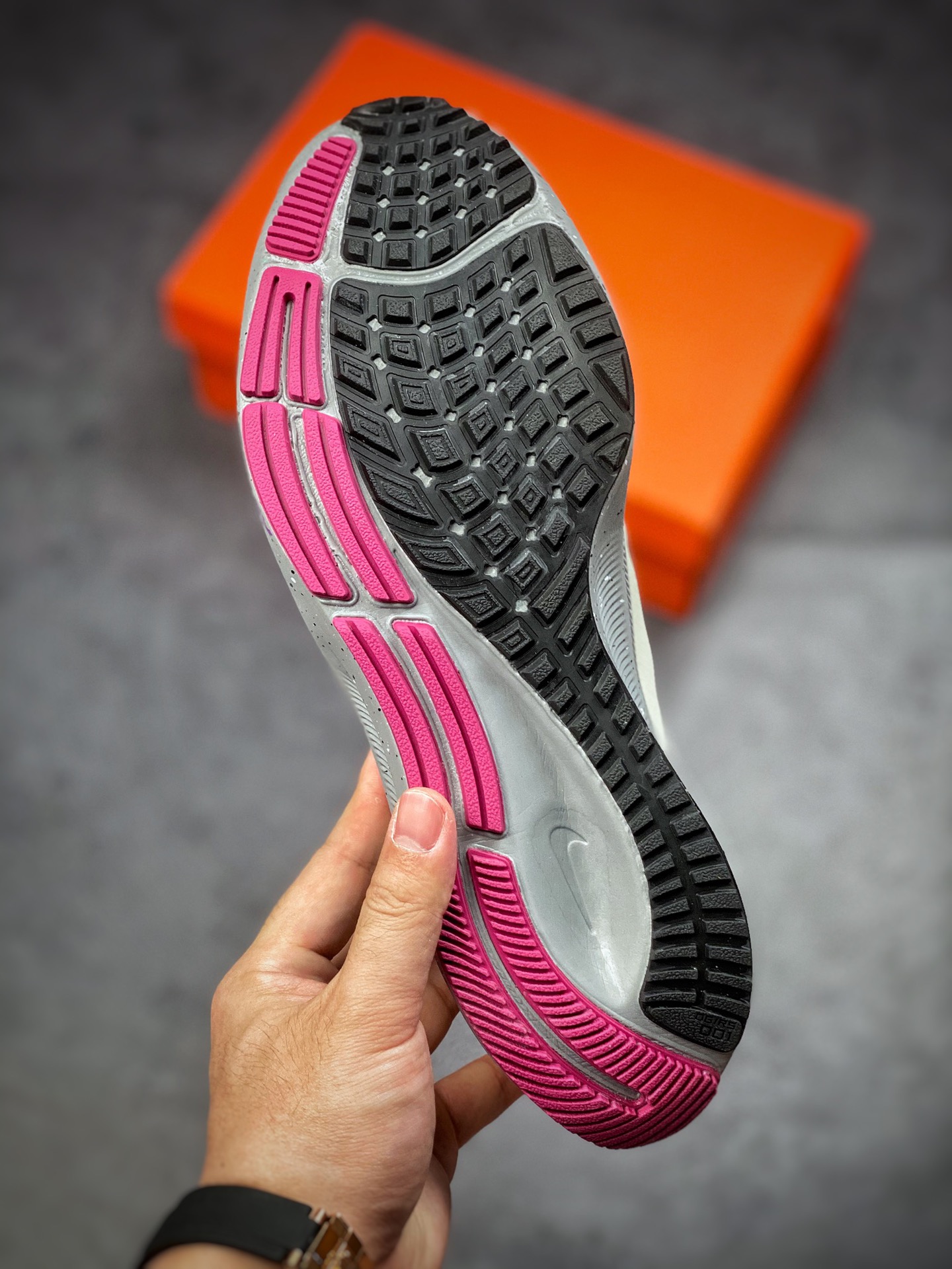 160  Nike Air Zoom Pegasus 38 登月38代网面透气跑鞋/灰绿卡其DO2337-100