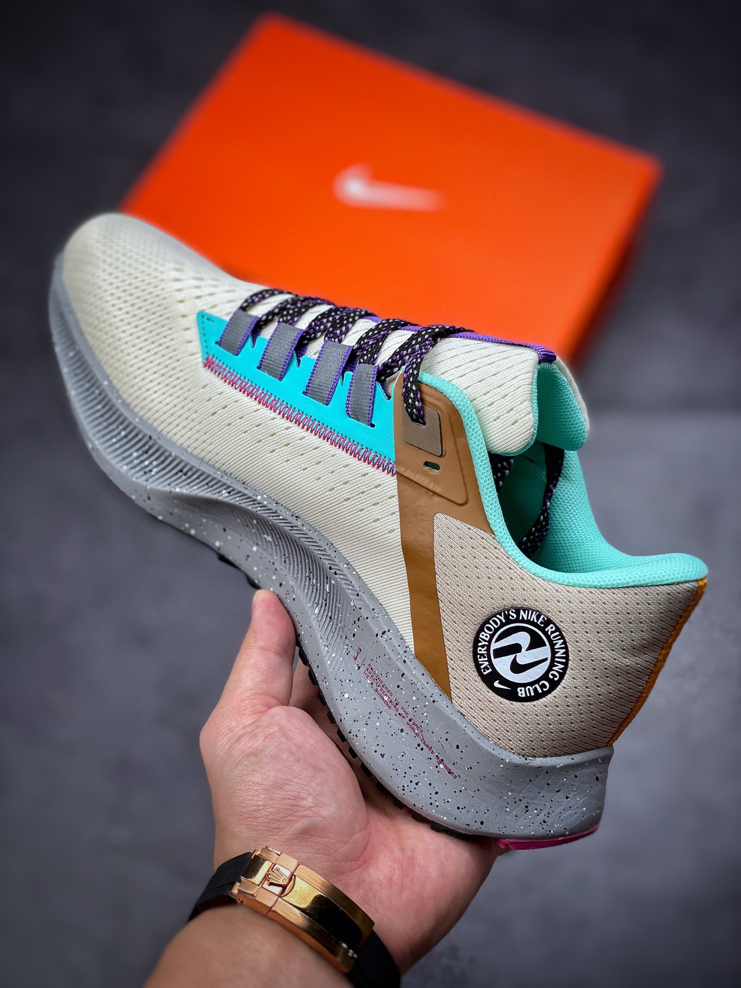 160  Nike Air Zoom Pegasus 38 登月38代网面透气跑鞋/灰绿卡其DO2337-100