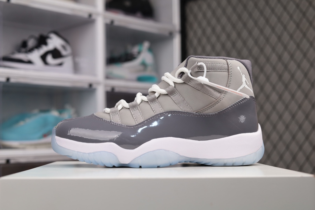 I5 Air Jordan 11 Retro Cool Grey AJ 11 高帮 酷灰原楦原纸板 最强11代版型 区分当前市场“伪纯原”原厂皮料 质感细腻 原厂双层漆皮 标志性美人尖 正确水晶蓝底（特殊工艺抗氧化处理）原厂碳纤板 中底钢印996BX