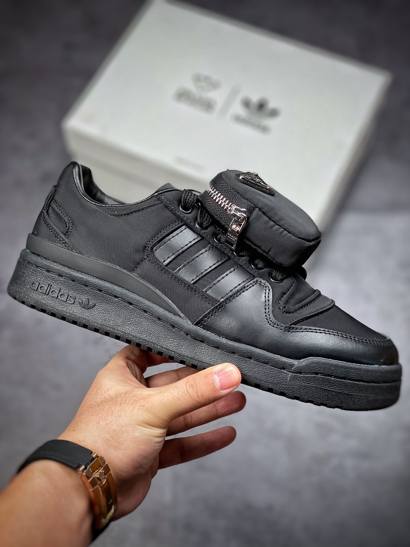 240 Prada x Adidas Originals Forum Low ”Re-Nylon” 普拉达联名时尚休闲板鞋GY7043-莆田鞋,莆田鞋货源,高仿鞋,高仿鞋货源,安福档口,莆田高仿鞋,莆田鞋批发,高仿鞋批发,莆田高仿运动鞋,高仿运动鞋,莆田运动鞋 240 Prada x Adidas Originals Forum Low ”Re-Nylon” 普拉达联名时尚休闲板鞋GY7043