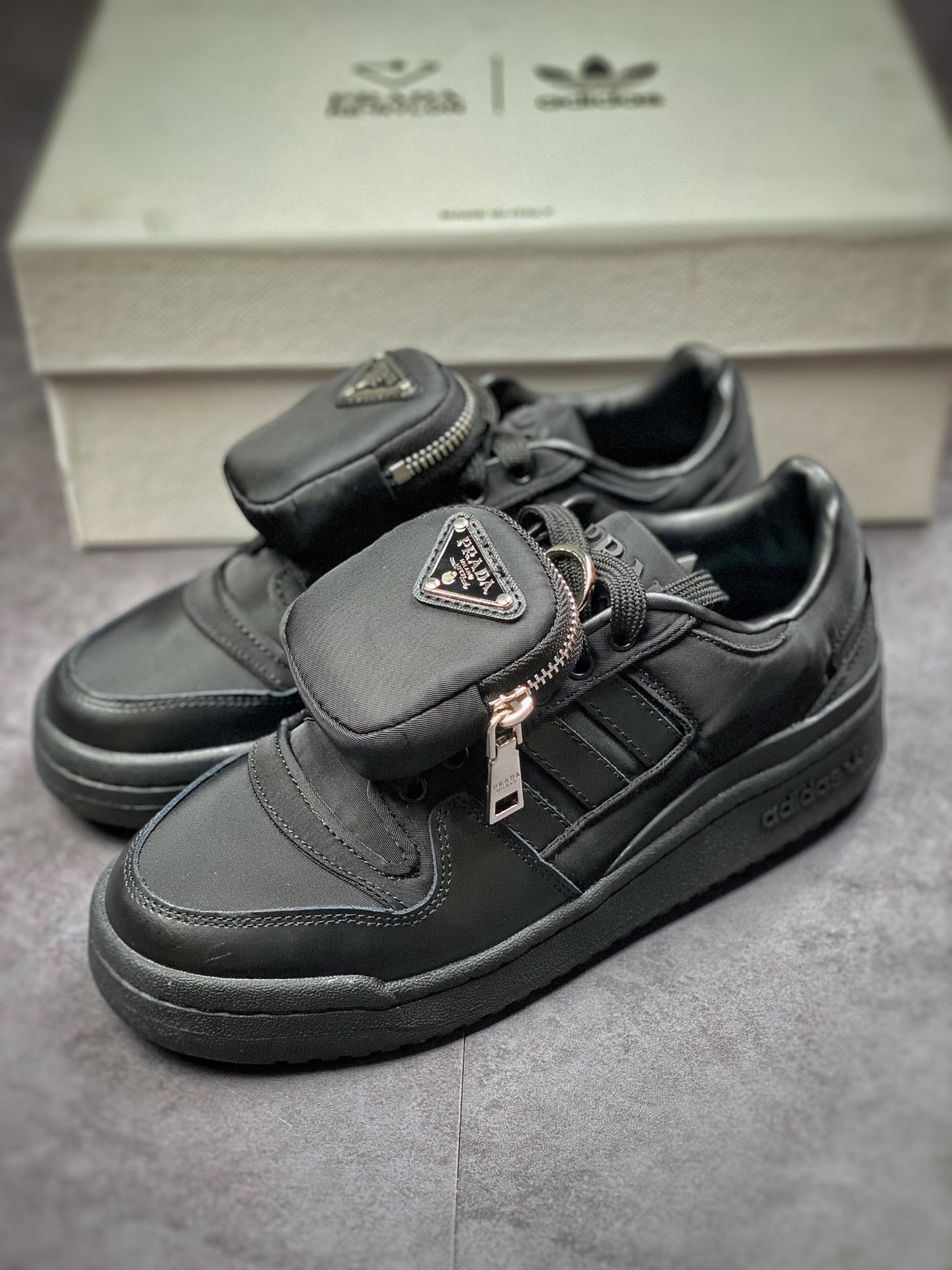 240 Prada x Adidas Originals Forum Low ”Re-Nylon” 普拉达联名时尚休闲板鞋GY7043-莆田鞋,莆田鞋货源,高仿鞋,高仿鞋货源,安福档口,莆田高仿鞋,莆田鞋批发,高仿鞋批发,莆田高仿运动鞋,高仿运动鞋,莆田运动鞋 240 Prada x Adidas Originals Forum Low ”Re-Nylon” 普拉达联名时尚休闲板鞋GY7043