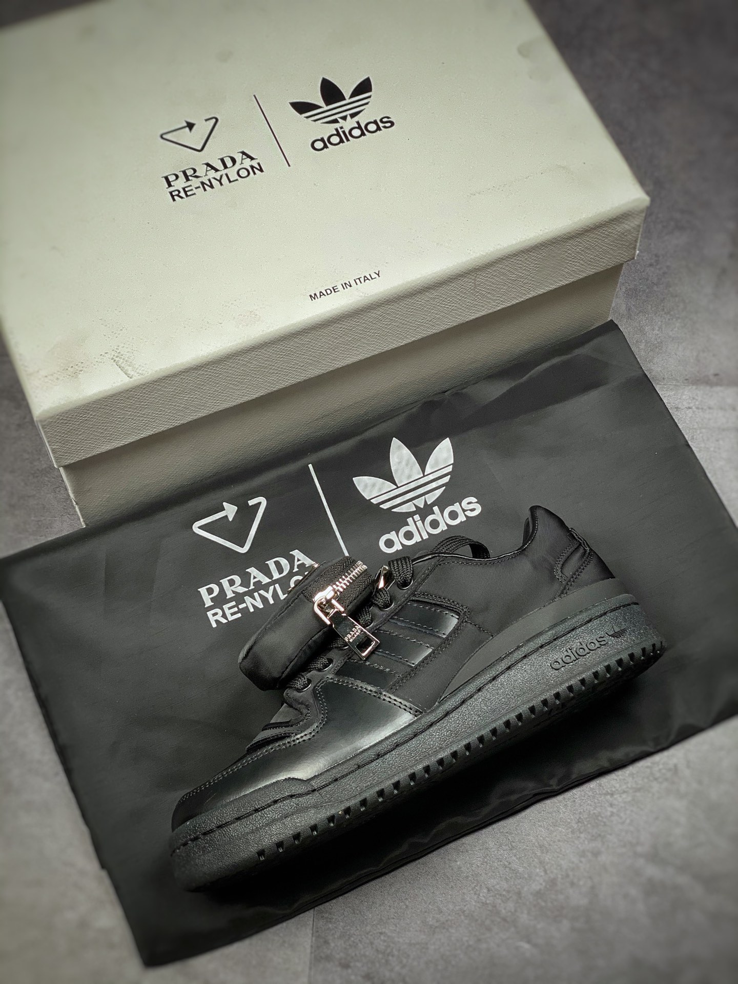 240 Prada x Adidas Originals Forum Low ”Re-Nylon” 普拉达联名时尚休闲板鞋GY7043-莆田鞋,莆田鞋货源,高仿鞋,高仿鞋货源,安福档口,莆田高仿鞋,莆田鞋批发,高仿鞋批发,莆田高仿运动鞋,高仿运动鞋,莆田运动鞋 240 Prada x Adidas Originals Forum Low ”Re-Nylon” 普拉达联名时尚休闲板鞋GY7043