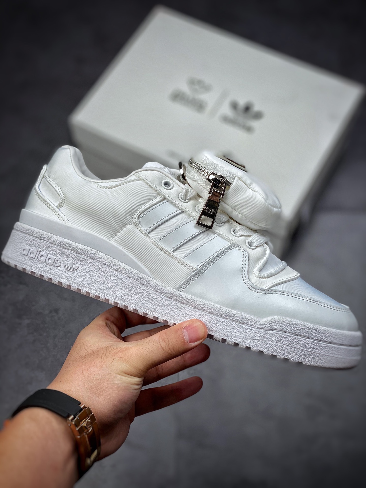240 Prada x Adidas Originals Forum Low ”Re-Nylon” 普拉达联名时尚休闲板鞋GY7042-莆田鞋,莆田鞋货源,高仿鞋,高仿鞋货源,安福档口,莆田高仿鞋,莆田鞋批发,高仿鞋批发,莆田高仿运动鞋,高仿运动鞋,莆田运动鞋 240 Prada x Adidas Originals Forum Low ”Re-Nylon” 普拉达联名时尚休闲板鞋GY7042