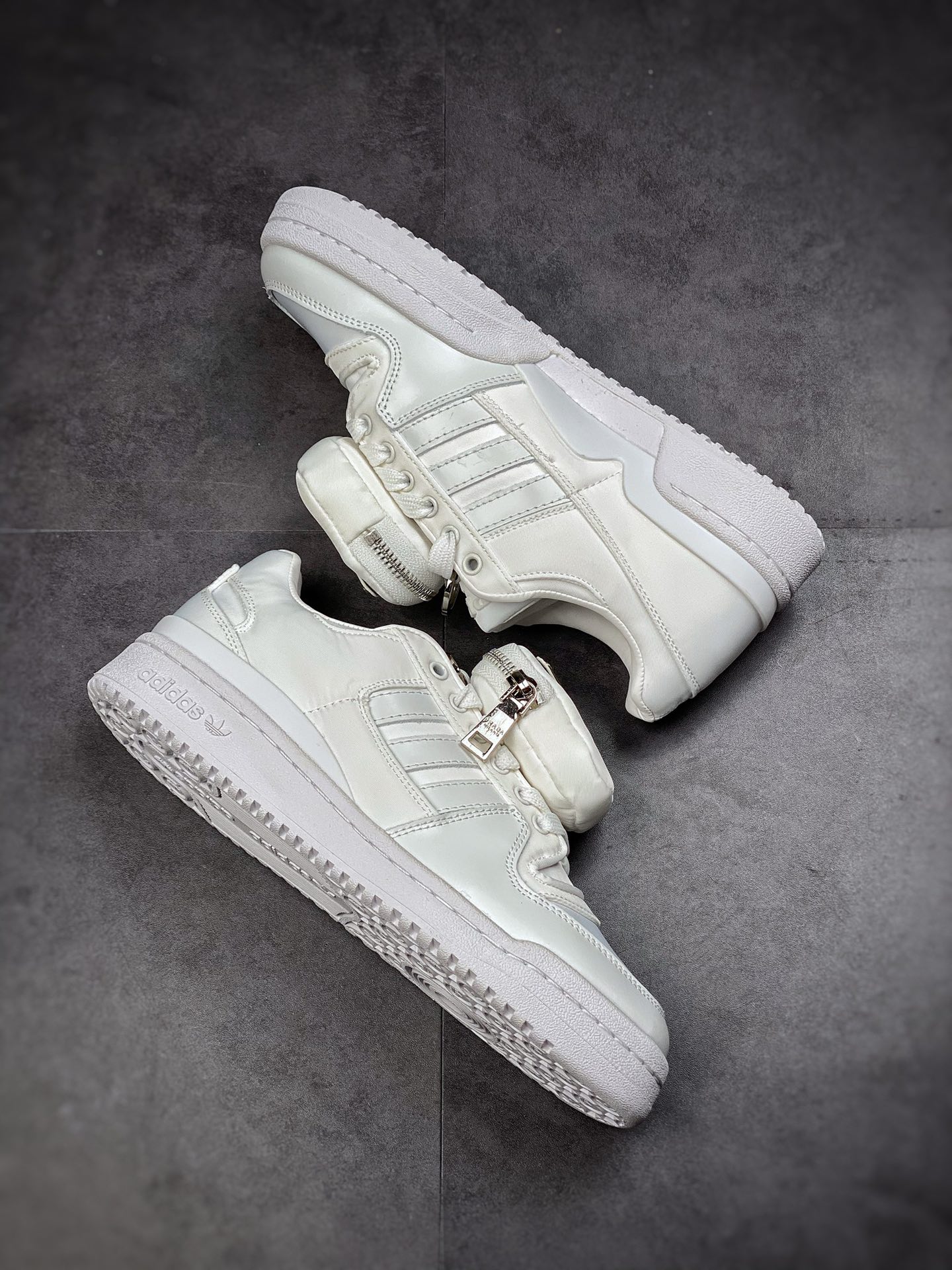 240 Prada x Adidas Originals Forum Low ”Re-Nylon” 普拉达联名时尚休闲板鞋GY7042-莆田鞋,莆田鞋货源,高仿鞋,高仿鞋货源,安福档口,莆田高仿鞋,莆田鞋批发,高仿鞋批发,莆田高仿运动鞋,高仿运动鞋,莆田运动鞋 240 Prada x Adidas Originals Forum Low ”Re-Nylon” 普拉达联名时尚休闲板鞋GY7042