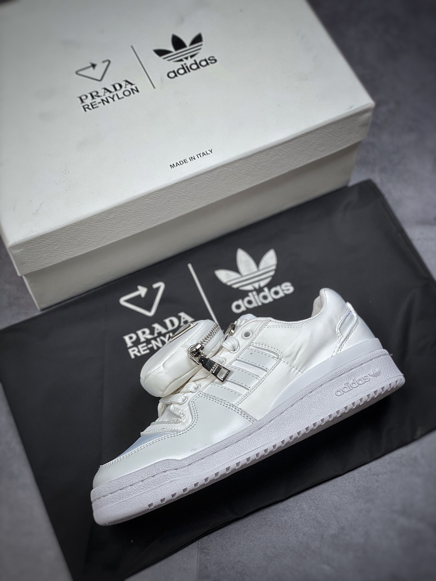 240 Prada x Adidas Originals Forum Low ”Re-Nylon” 普拉达联名时尚休闲板鞋GY7042-莆田鞋,莆田鞋货源,高仿鞋,高仿鞋货源,安福档口,莆田高仿鞋,莆田鞋批发,高仿鞋批发,莆田高仿运动鞋,高仿运动鞋,莆田运动鞋 240 Prada x Adidas Originals Forum Low ”Re-Nylon” 普拉达联名时尚休闲板鞋GY7042