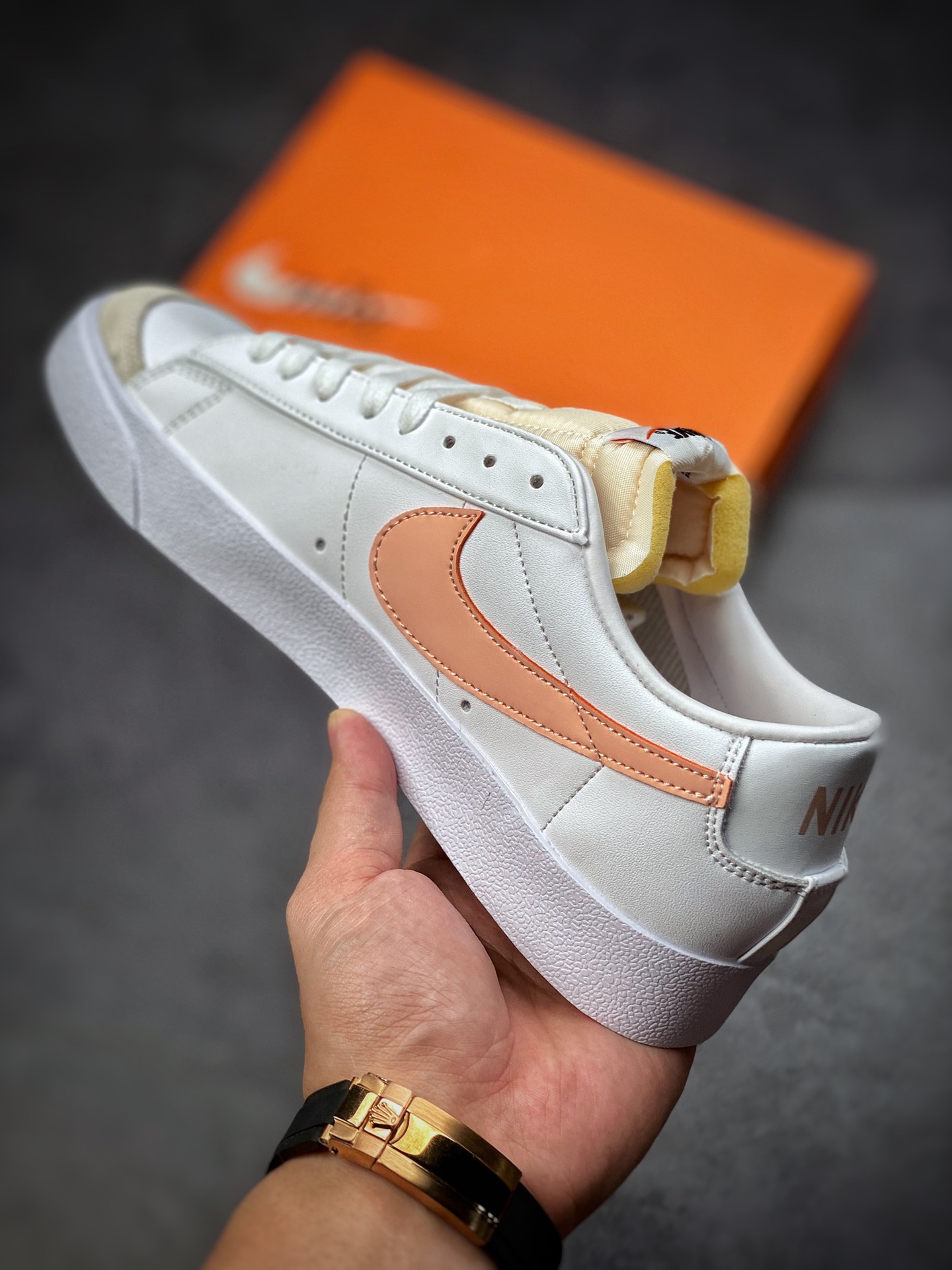 140  Nike Blazer Low Platform 白粉 此款运动鞋重现低调风格DJ0292-103