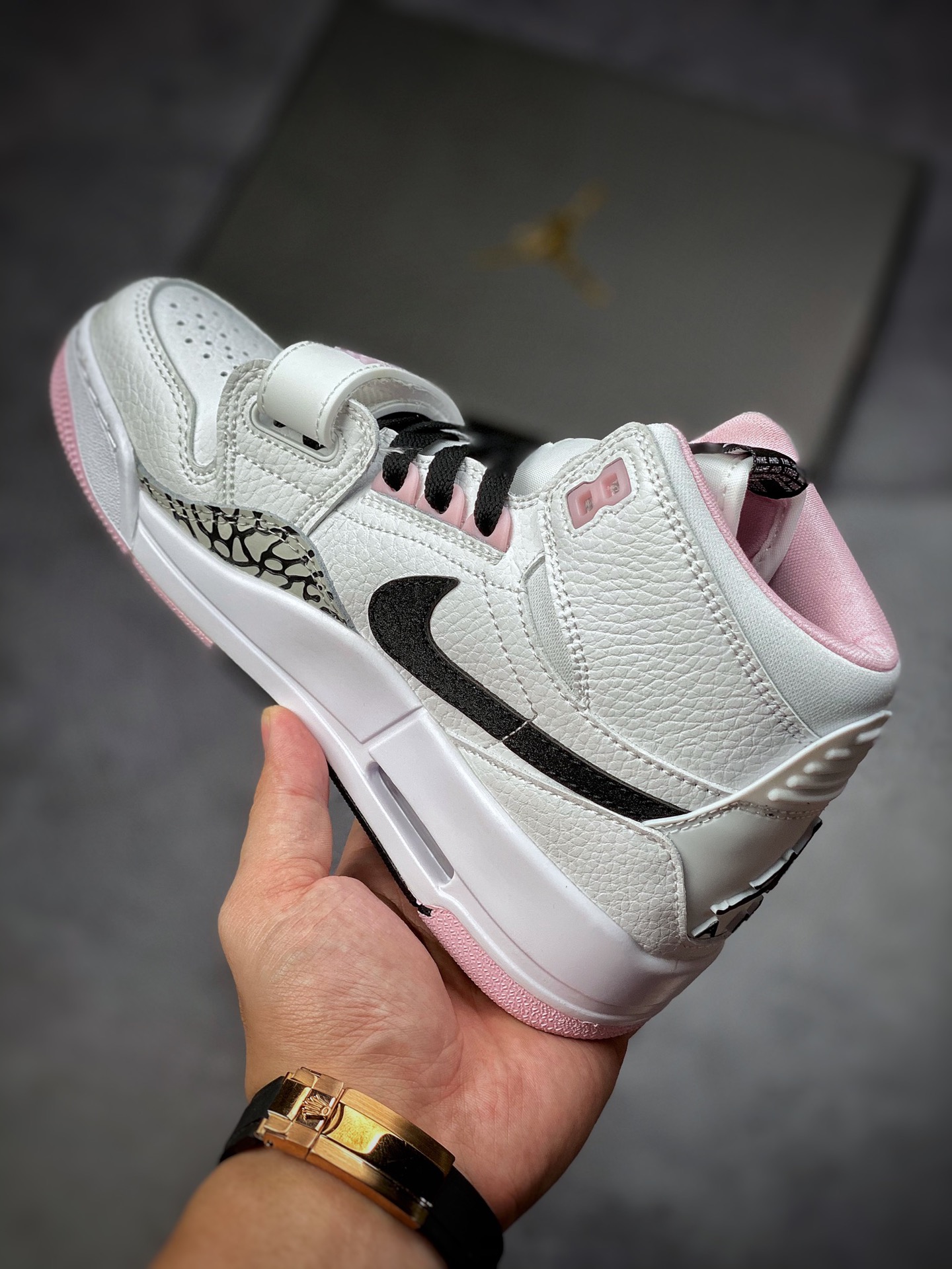 280   Air Jordan Legacy 312 高帮篮球鞋 白粉 货号：AT4040-106