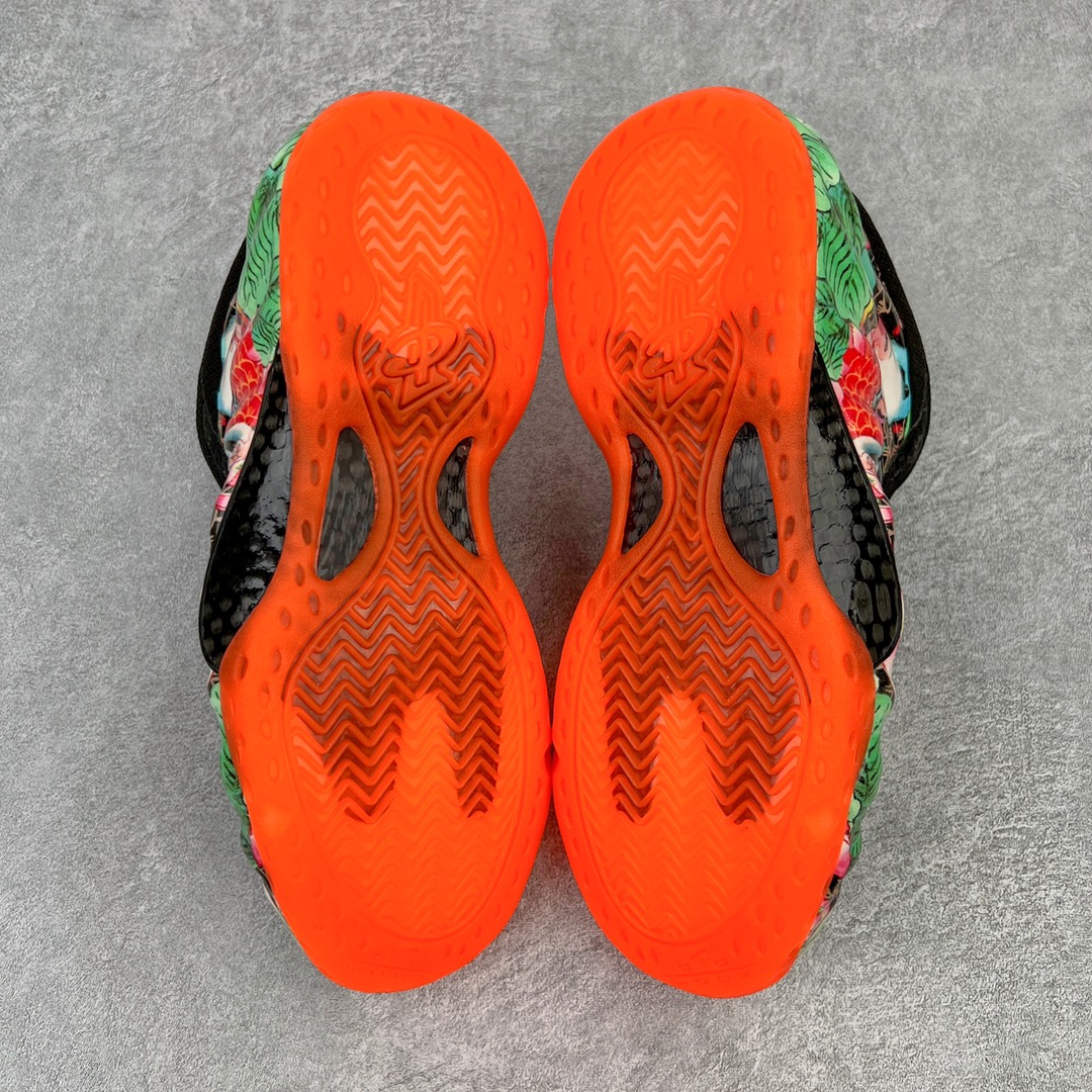 图片[6]-💰510 NK Air Foamposite One 天津喷 莞产原底面 公司渠道同模具 鞋型发泡360度无死角 双层Zoom气垫植入 中底完美注胶 搭载原厂碳纤维材质 诞生于1997年的NK Air Foamposite系列可以说是整个球鞋历史上最为经典的系列之一 也就是我们常说的“喷”和“泡” 其中“喷”由Foamposite One代言人Penny的英文音译而来 而“泡”则来源于另一款鞋型 Foamposite Pro中\”pro\”的音译 在诞生初期 由于高昂的造价以及超前的外形 Foamposite系列的反对者不在少数 甚至有人认为这款鞋会毁掉整个球鞋行业 但事实证明这双灵感来自于甲虫 自带“黑科技”鞋面以及双层Zoom+大块碳板的太空球鞋不仅受到了大众的接受与追捧 并且成功的影响了篮球鞋的发展 SIZE：38.5 39 40 40.5 41 42 42.5 43 44 44.5 45 46 编码：by5936080-运动鞋