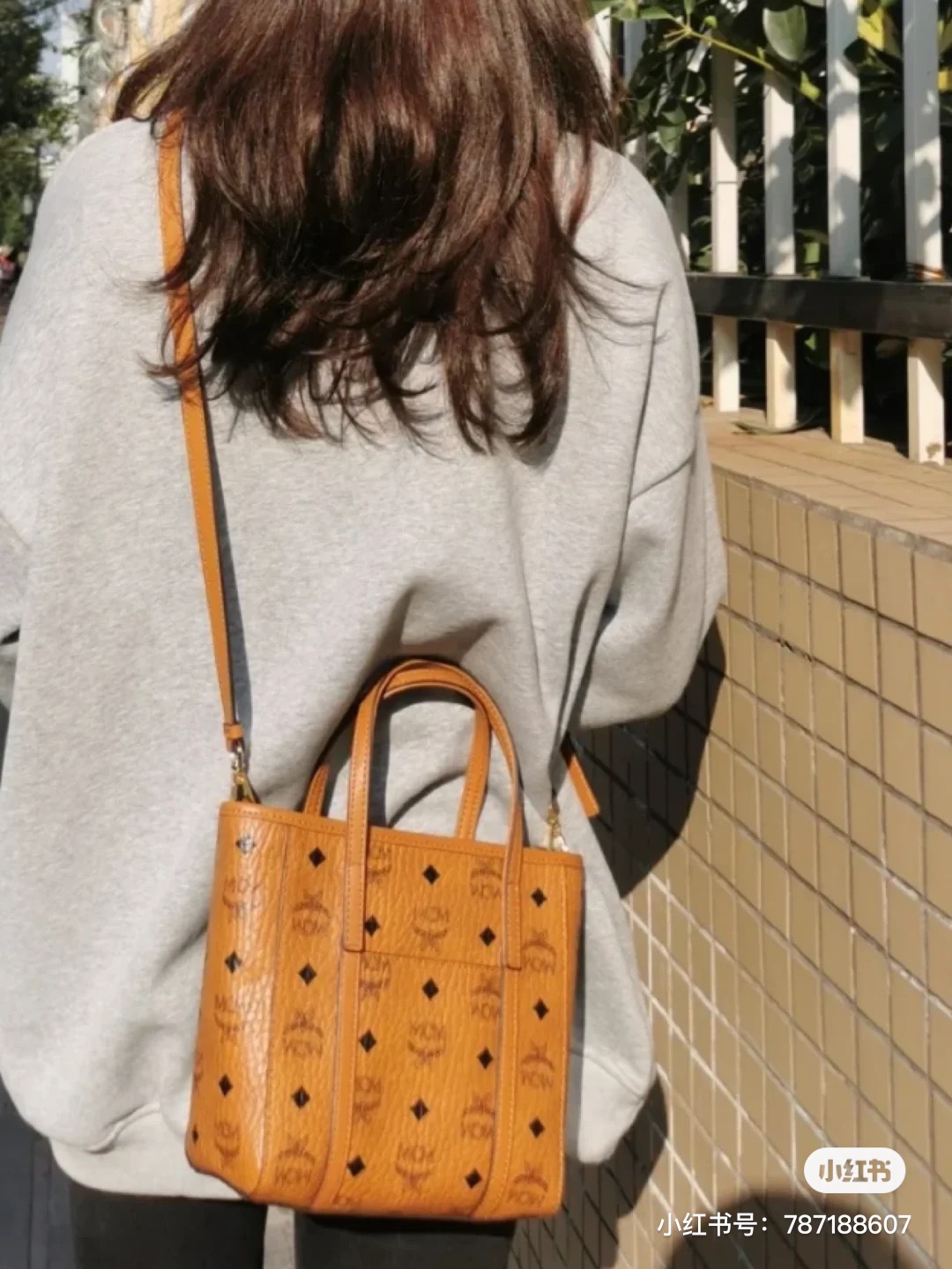 Vintage-inspired bucket bag crafted from monogram canvas, featuring an - Comprehensive 2