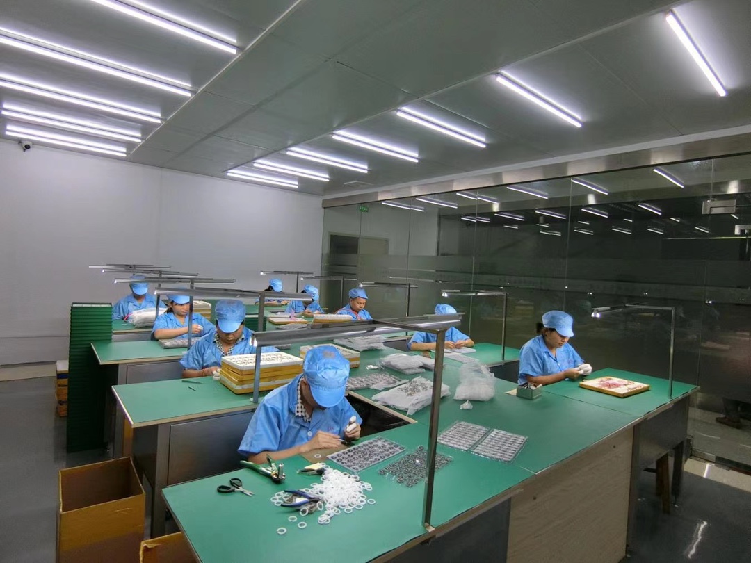 Fabricado en un taller libre de polvo de Taiwán.