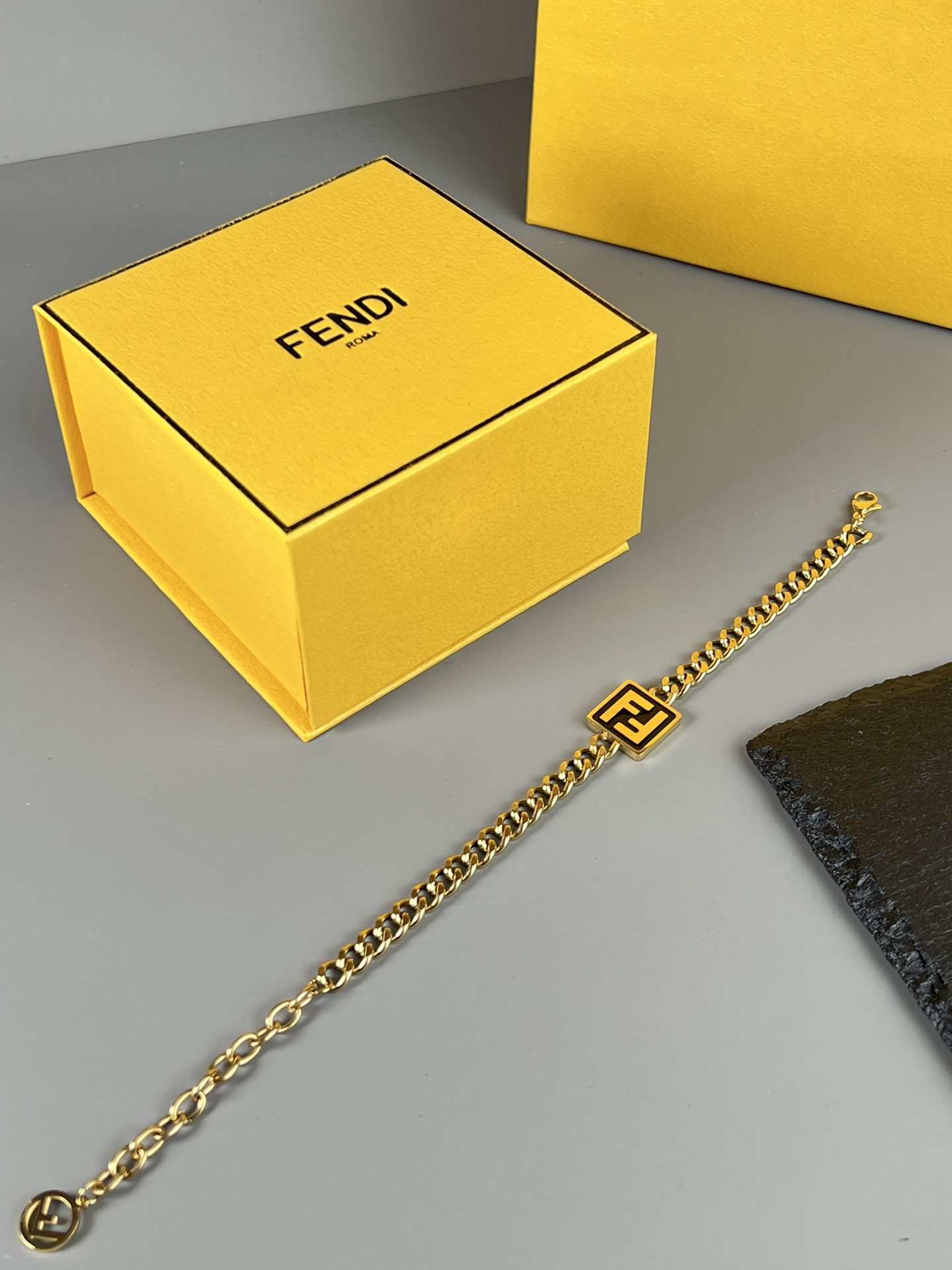 Chain 300, bracelet 275. Fendi Fendi suit, square + coarse chain, simple fashion, good quality, basic fashion masters - 图片 2