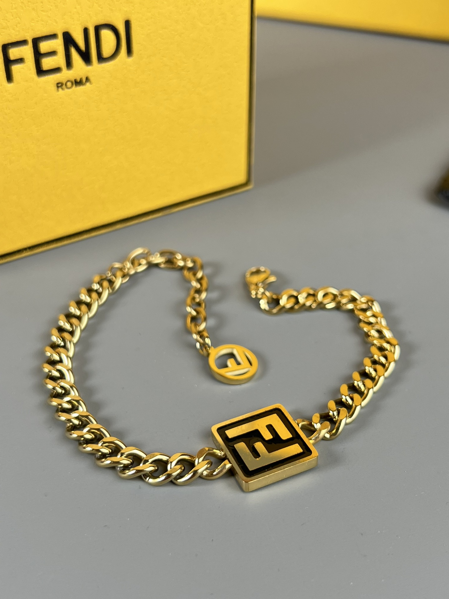 Chain 300, bracelet 275. Fendi Fendi suit, square + coarse chain, simple fashion, good quality, basic fashion masters - 图片 3