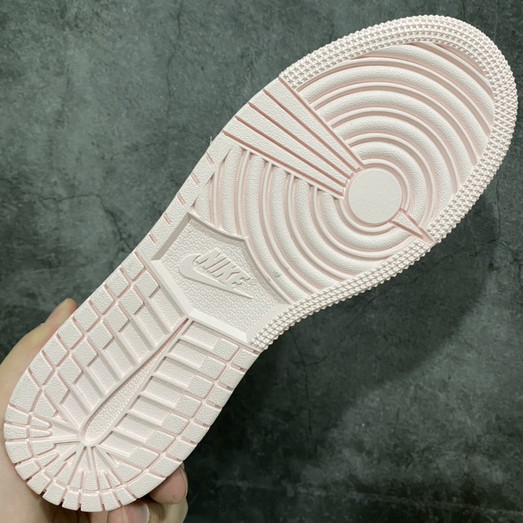 图片[9]-GC(dt)纯原版本 Air Jordan AJ1 Mid 中帮 黑粉554724-604 市面唯一纯原级别 无需拼图大几率过验 后跟方块横7针竖3针 全网唯一正确细节 全鞋电脑针车 完美零毛边处理 原厂内置全掌气垫 价格定位良心 平台专用代工流水线出品 一眼公司既视感 拿到手的一瞬间就与众不同 碾压市面所有版本 认准细节 全部原鞋开发 每一个配色都会采购原鞋确认细节 打破市面看图做货无好货之说 细节精确 所有配色原数据档案开发！ 尺码：35.5 36 36.5 37.5 38 38.5 39-选品中心