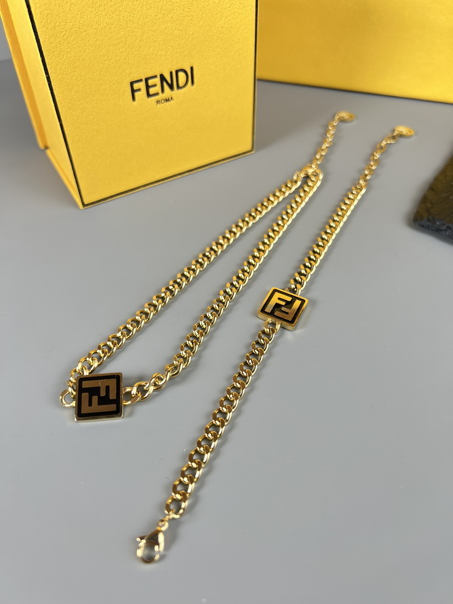 Chain 300, bracelet 275. Fendi Fendi suit, square + coarse chain, simple fashion, good quality, basic fashion masters - 图片 7