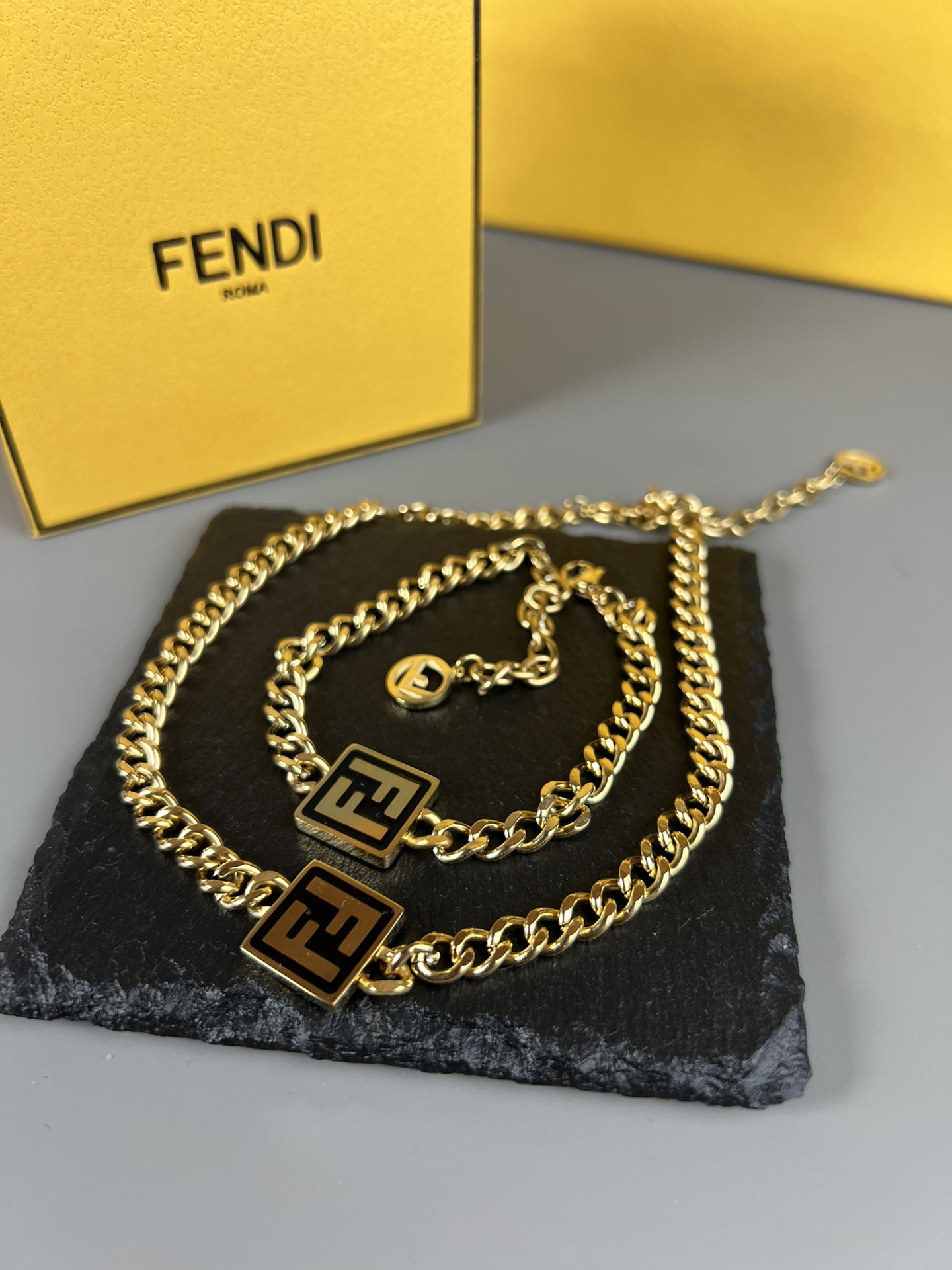 Chain 300, bracelet 275. Fendi Fendi suit, square + coarse chain, simple fashion, good quality, basic fashion masters - 图片 9