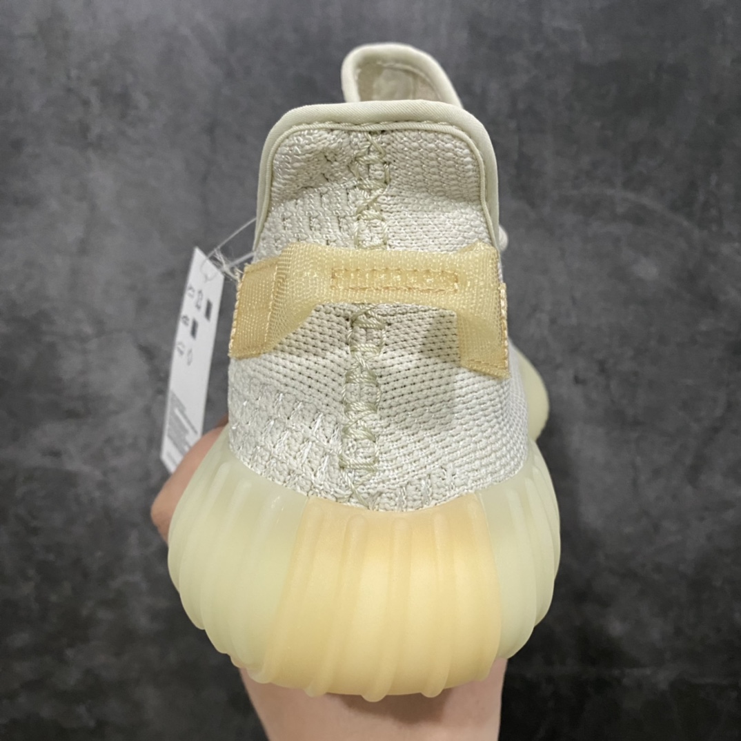 图片[3]-S2版本Yeezy350v2 Light白黄变色GY3438 此版本的yeezy有的配色做的很好，有的配色做的比较一般，这个配色做的就很不错，这个版本出货都是最快的，而且配色非常齐全，属于中高端版本，终端💪🏻 尺码：36-48-选品中心