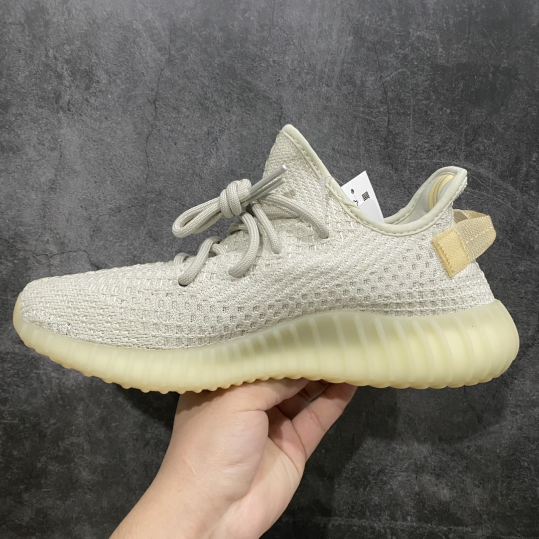 图片[2]-S2版本Yeezy350v2 Light白黄变色GY3438 此版本的yeezy有的配色做的很好，有的配色做的比较一般，这个配色做的就很不错，这个版本出货都是最快的，而且配色非常齐全，属于中高端版本，终端💪🏻 尺码：36-48-选品中心