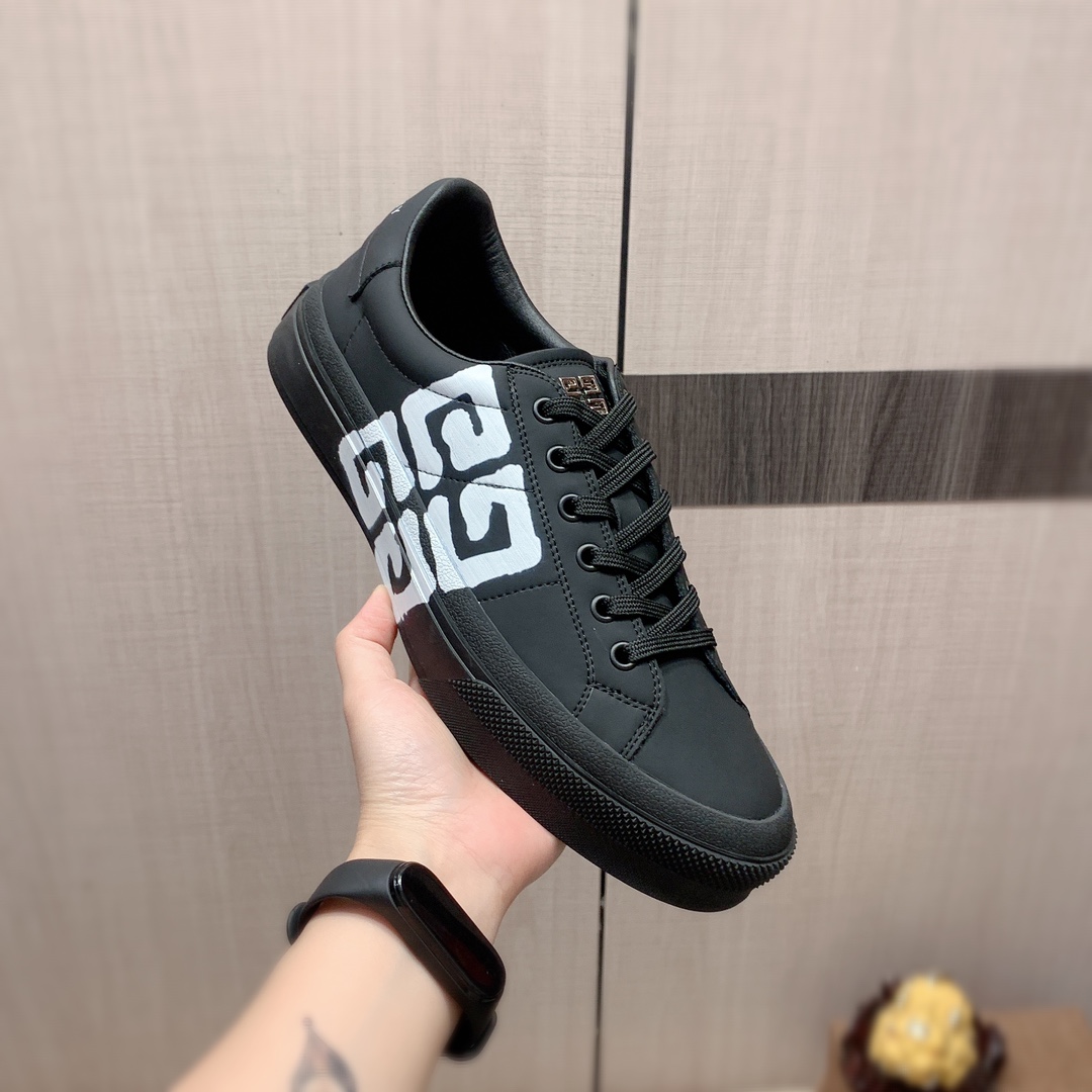 I5   原版1:1  纪梵希 Givenchy * 官网•同款高•版本最新•爆款休闲鞋，专柜1:1。顶端品牌[勾引]奢侈～代购，顶级～质量。专柜同卖产品[强]鞋面選用进口透气牛皮搭配材质➕透气羊皮内里•精细做工。原版个性时尚柔软橡膠耐磨防滑大底，上脚轻巧舒适，实物拍摄🎬實物更好看，0178广州码: 38-44，黑色，白色可选