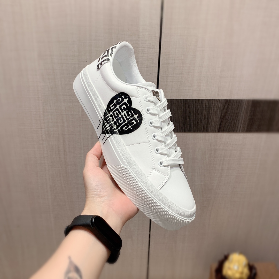 I5   原版1:1  纪梵希 Givenchy * 官网•同款高•版本最新•爆款休闲鞋，专柜1:1。顶端品牌[勾引]奢侈～代购，顶级～质量。专柜同卖产品[强]鞋面選用进口透气牛皮搭配材质➕透气羊皮内里•精细做工。原版个性时尚柔软橡膠耐磨防滑大底，上脚轻巧舒适，实物拍摄🎬實物更好看，0178广州码: 38-44，黑色，白色可选