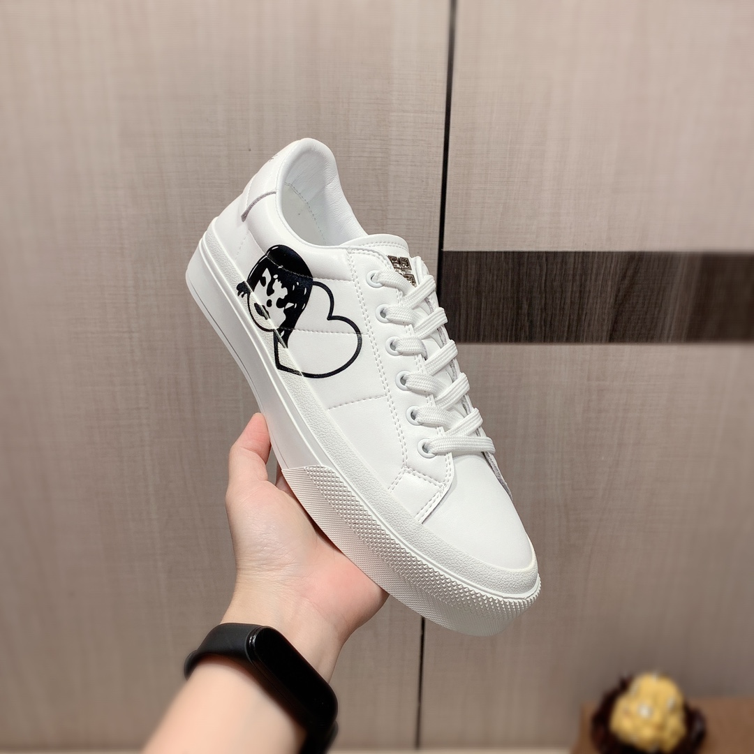 I5   原版1:1  纪梵希 Givenchy * 官网•同款高•版本最新•爆款休闲鞋，专柜1:1。顶端品牌[勾引]奢侈～代购，顶级～质量。专柜同卖产品[强]鞋面選用进口透气牛皮搭配材质➕透气羊皮内里•精细做工。原版个性时尚柔软橡膠耐磨防滑大底，上脚轻巧舒适，实物拍摄🎬實物更好看，0178广州码: 38-44，白色可选