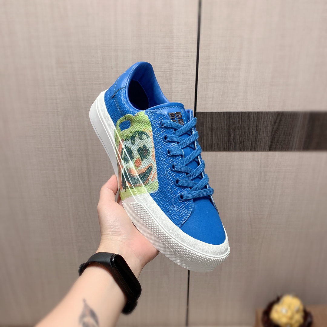 I5   原版1:1  纪梵希 Givenchy * 官网•同款高•版本最新•爆款休闲鞋，专柜1:1。顶端品牌[勾引]奢侈～代购，顶级～质量。专柜同卖产品[强]鞋面選用进口透气牛皮搭配材质➕透气羊皮内里•精细做工。原版个性时尚柔软橡膠耐磨防滑大底，上脚轻巧舒适，实物拍摄🎬實物更好看，0178广州码: 38-44，蓝色