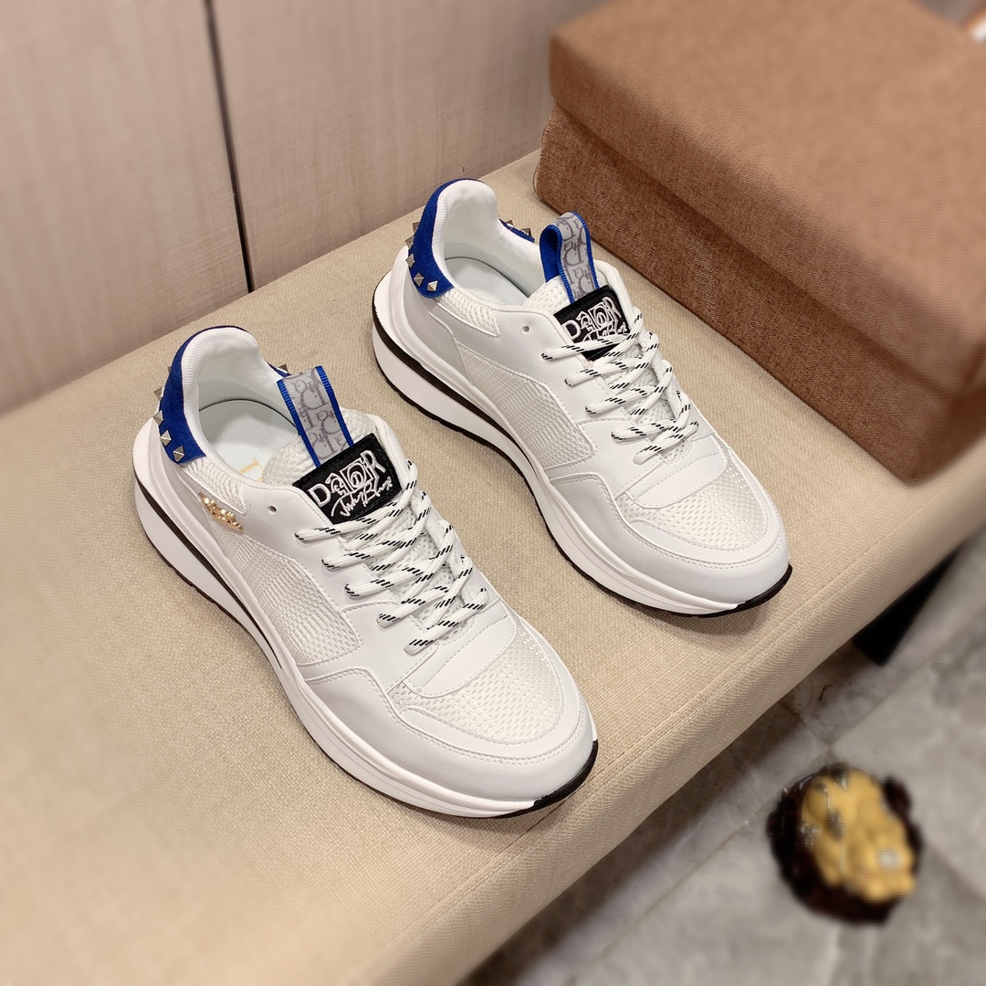 I5     原版1:1 迪奥* 官网•同款高•版本最新•爆款休闲鞋，专柜1:1。顶端品牌 奢侈～代购，顶级～质量。专柜同卖产品[强]鞋面選用进口透气纱网面料搭配牛皮材质➕透气羊皮内里•精细做工。原版个性时尚柔软橡膠耐磨防滑大底，上脚轻巧舒适，实物拍摄🎬實物更好看，012广州码: 38-44，2️⃣色可选