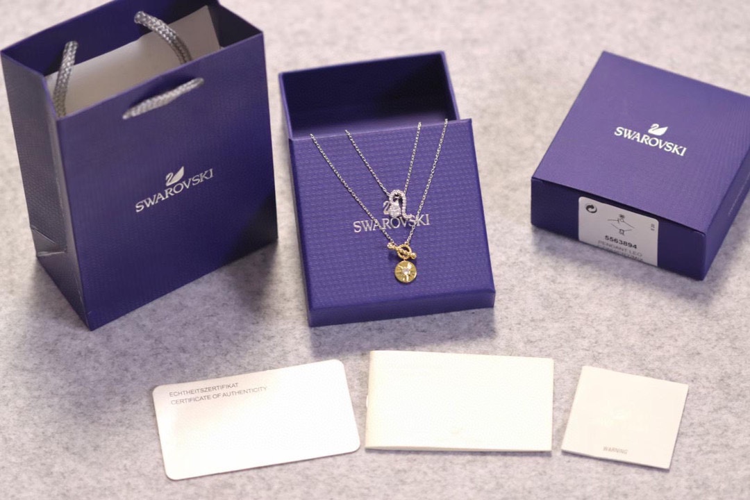  Swarovski  狮子座守护神锁骨项链

这款施华洛世奇链坠是以星座的符号为灵感。其时尚十足的星座