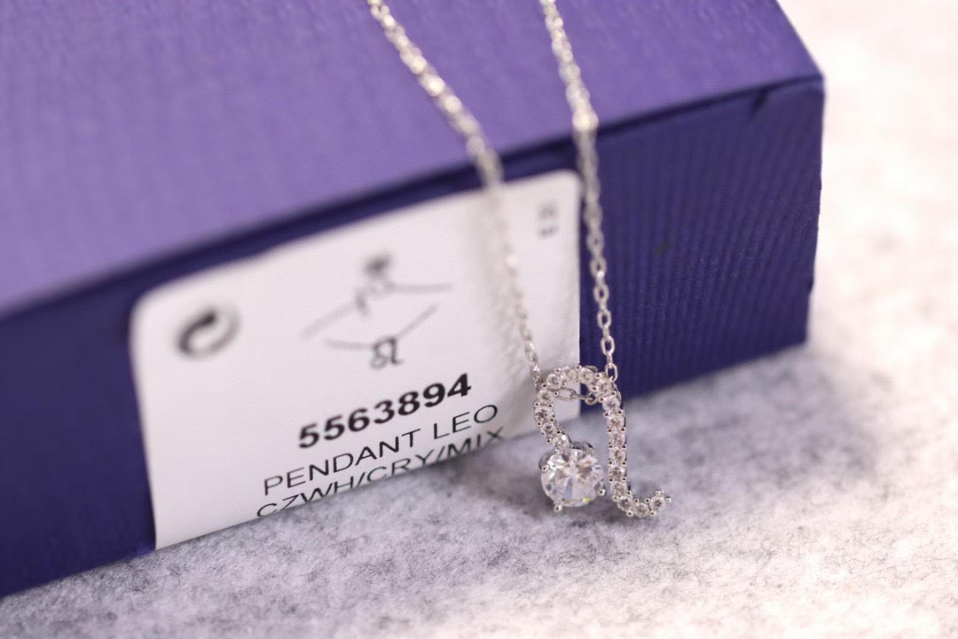  Swarovski  狮子座守护神锁骨项链

这款施华洛世奇链坠是以星座的符号为灵感。其时尚十足的星座