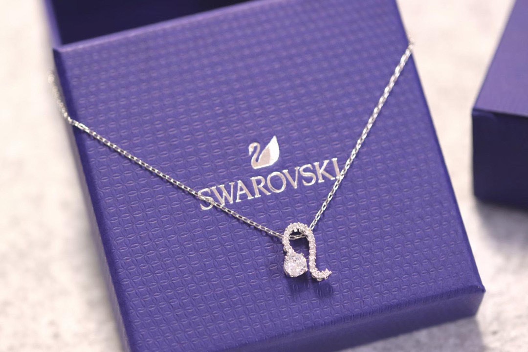  Swarovski  狮子座守护神锁骨项链

这款施华洛世奇链坠是以星座的符号为灵感。其时尚十足的星座