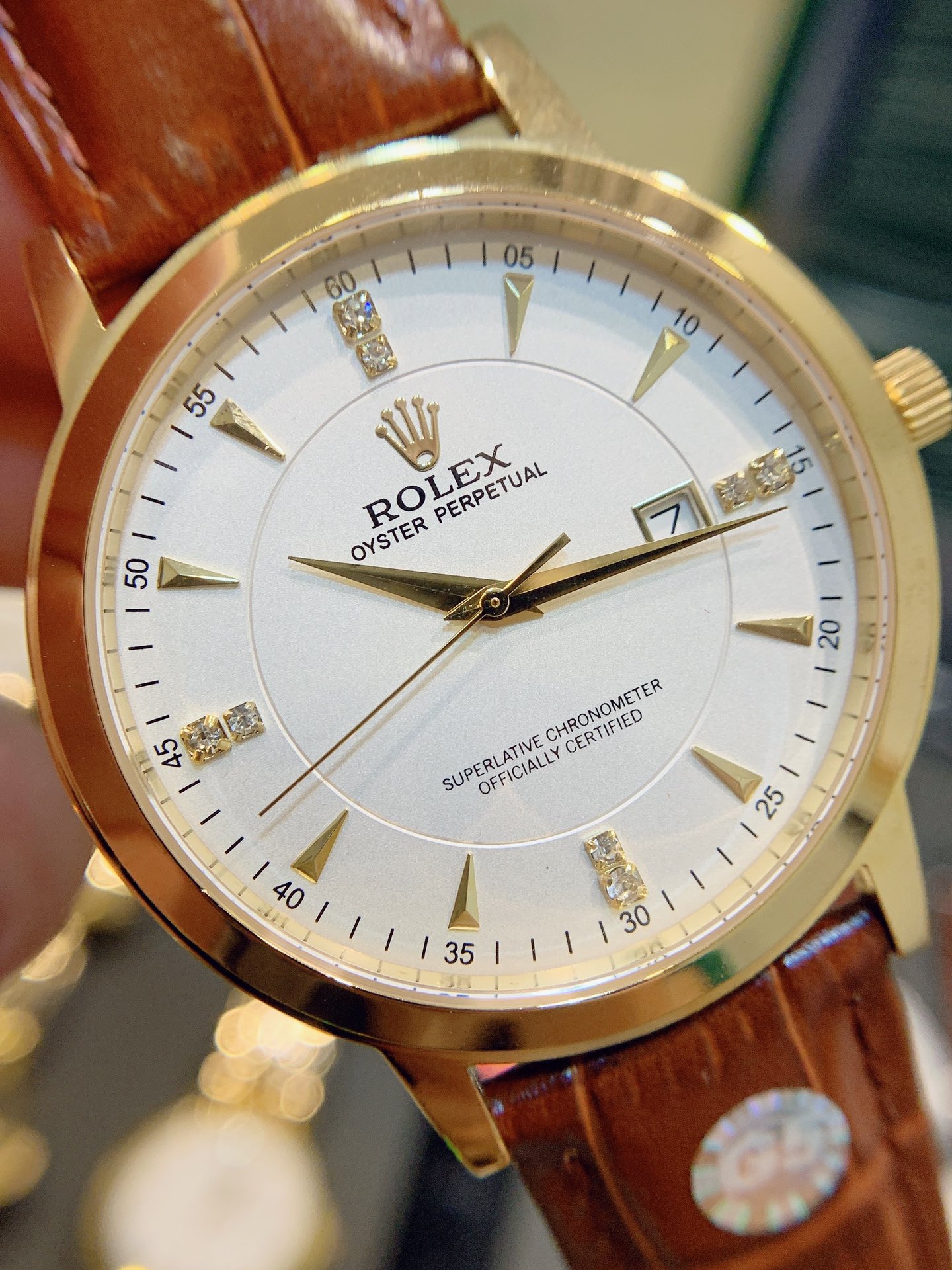 J5    劳力士 Rolex -ROLEX 情侣对表 原装进口石英机芯 矿物质钢化镜面，316L精钢表壳 直径男39mm女29mm 厚8mm如果今天的阳光停止了它耀眼的光芒。那么你的一个微笑，将照亮我的整个世界 实物拍摄 品质如一