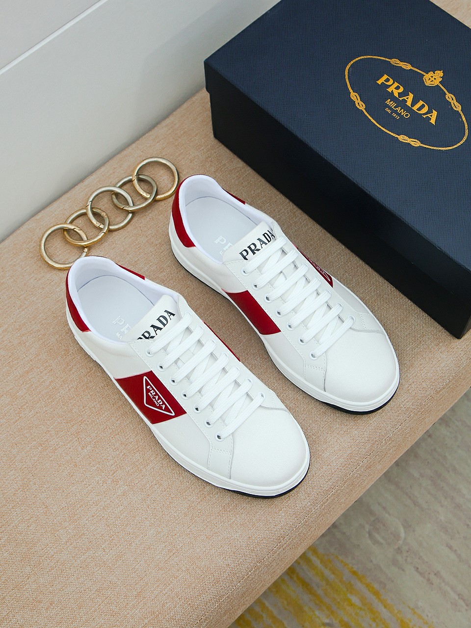 I0   Prada  普拉达男士休闲鞋最新元素潮爆全球，官网火爆热卖，2022最新休闲鞋，原版版本，专柜一比一，面料意大利进口原版牛皮➕原版防滑大底，舒适羊皮内里➕垫脚，舒适以质量说话，