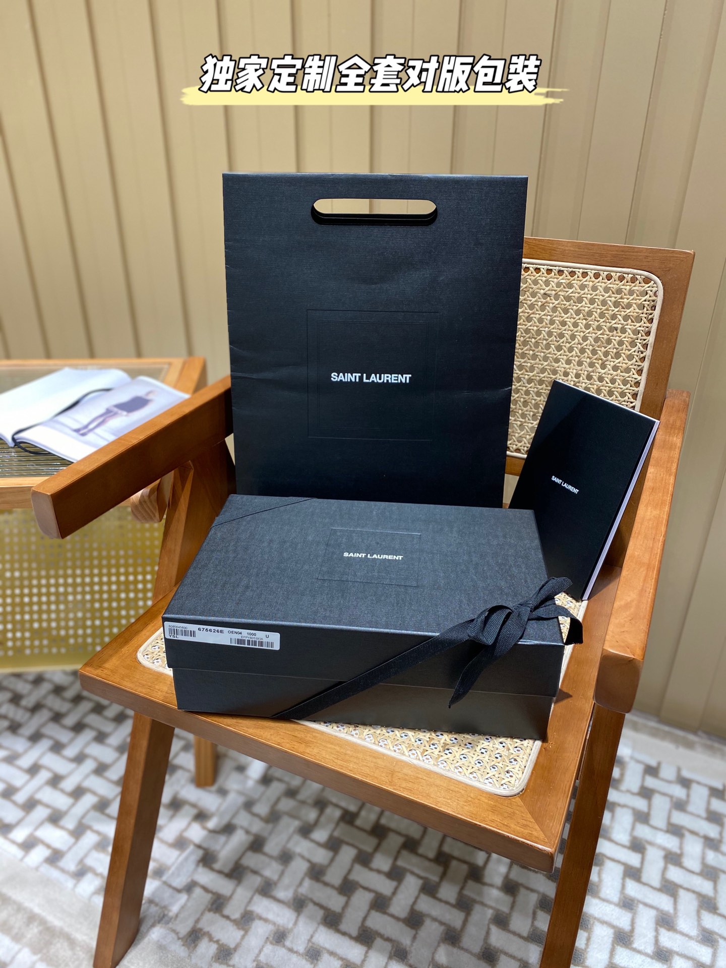 YSL 𝙈𝙖𝙣𝙝𝙖𝙩𝙩𝙖𝙣 𝟮𝟰𝙘𝙢 鳄鱼纹法棍包 675626黑色/金扣