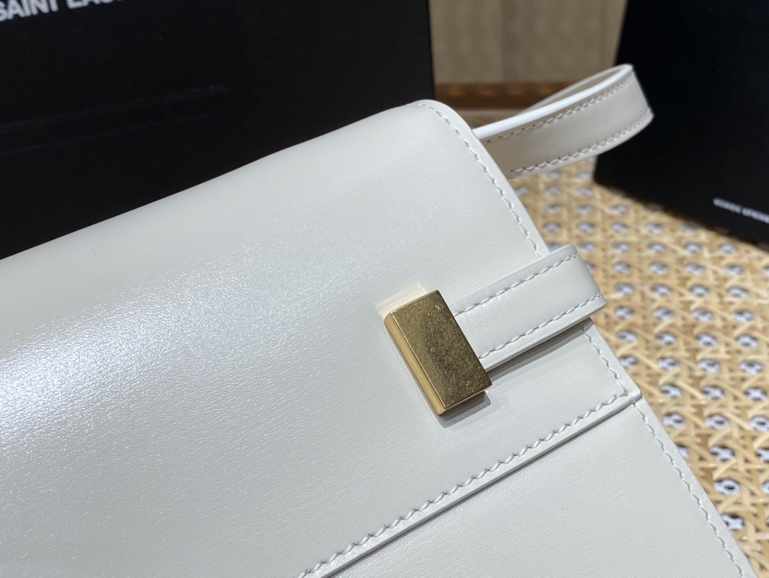 YSL 𝙈𝙖𝙣𝙝𝙖𝙩𝙩𝙖𝙣 𝟮𝟰𝙘𝙢 牙签纹法棍包 675626白色/金扣