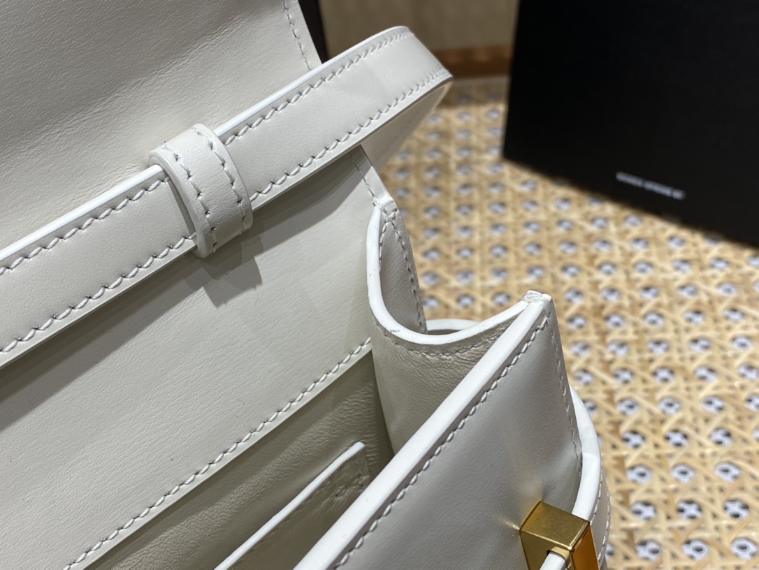 YSL 𝙈𝙖𝙣𝙝𝙖𝙩𝙩𝙖𝙣 𝟮𝟰𝙘𝙢 牙签纹法棍包 675626白色/金扣