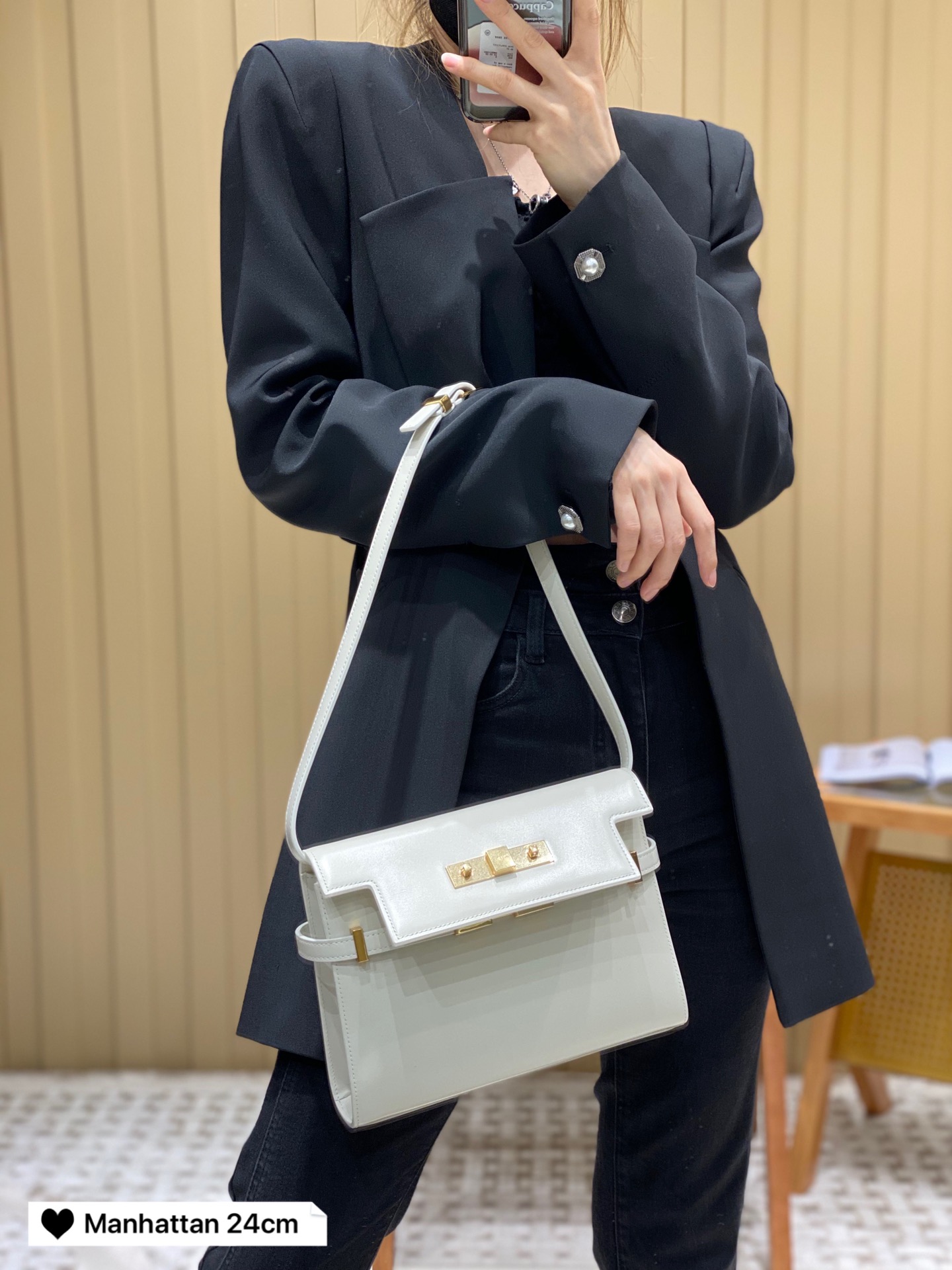 YSL 𝙈𝙖𝙣𝙝𝙖𝙩𝙩𝙖𝙣 𝟮𝟰𝙘𝙢 牙签纹法棍包 675626白色/金扣