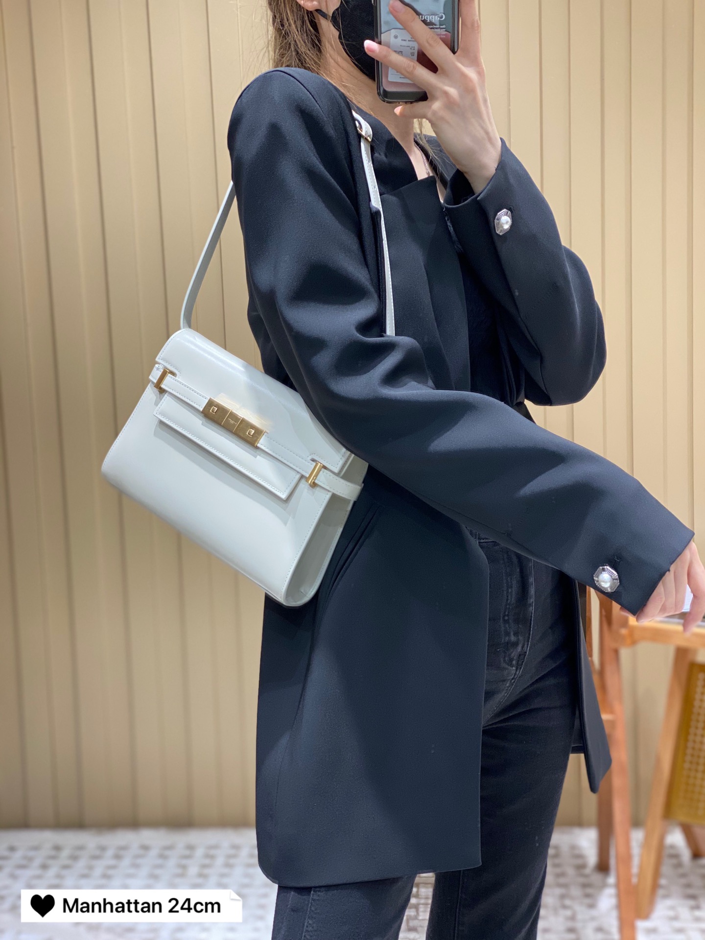 YSL 𝙈𝙖𝙣𝙝𝙖𝙩𝙩𝙖𝙣 𝟮𝟰𝙘𝙢 牙签纹法棍包 675626白色/金扣