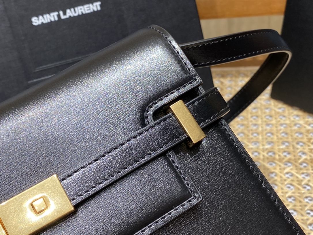 YSL 𝙈𝙖𝙣𝙝𝙖𝙩𝙩𝙖𝙣 𝟮𝟰𝙘𝙢 牙签纹法棍包 675626黑色/金扣