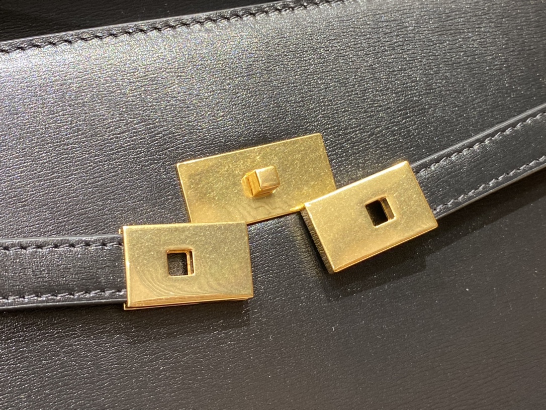 YSL 𝙈𝙖𝙣𝙝𝙖𝙩𝙩𝙖𝙣 𝟮𝟰𝙘𝙢 牙签纹法棍包 675626黑色/金扣