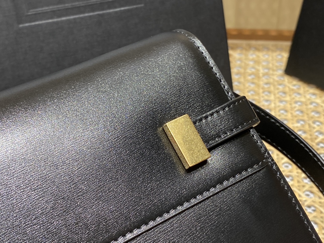 YSL 𝙈𝙖𝙣𝙝𝙖𝙩𝙩𝙖𝙣 𝟮𝟰𝙘𝙢 牙签纹法棍包 675626黑色/金扣