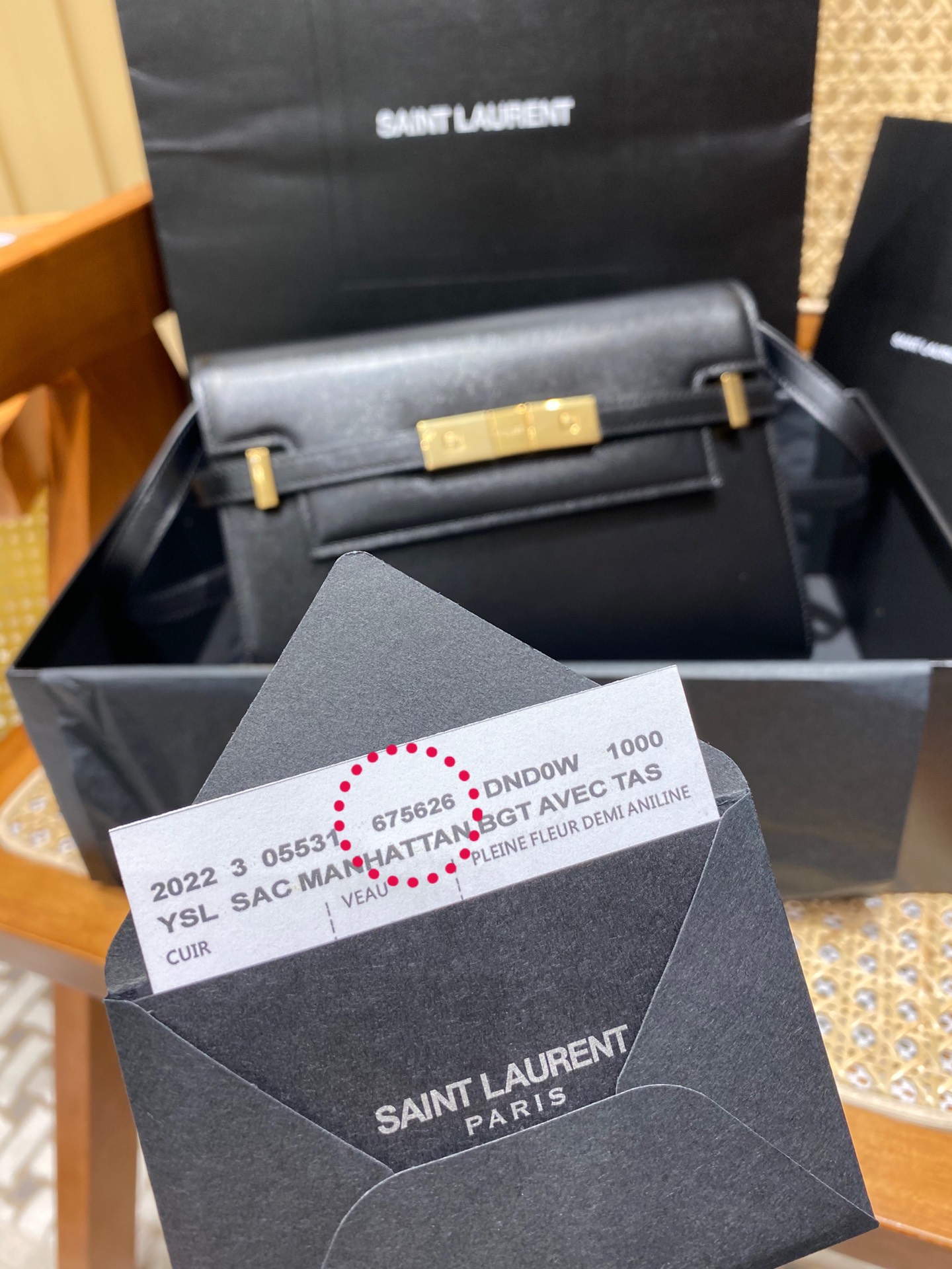 YSL 𝙈𝙖𝙣𝙝𝙖𝙩𝙩𝙖𝙣 𝟮𝟰𝙘𝙢 牙签纹法棍包 675626黑色/金扣