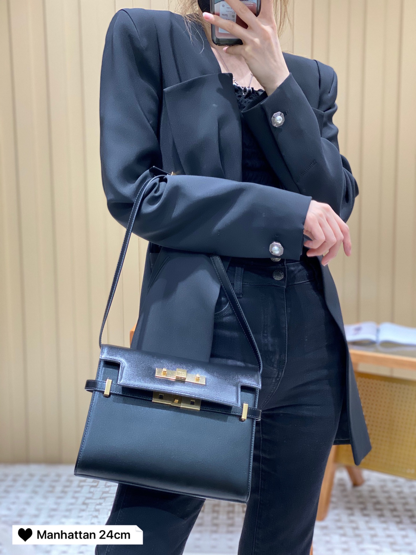 YSL 𝙈𝙖𝙣𝙝𝙖𝙩𝙩𝙖𝙣 𝟮𝟰𝙘𝙢 牙签纹法棍包 675626黑色/金扣