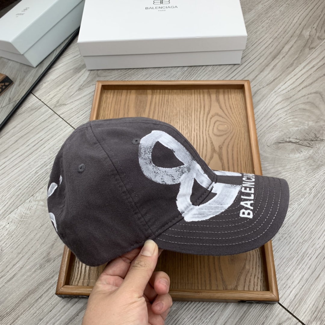 。巴黎ba。【配防尘袋】新品棒球帽！材质：纯棉！透气性好！春天挡风，夏天防晒必备单品！颜色大气！款式新颖