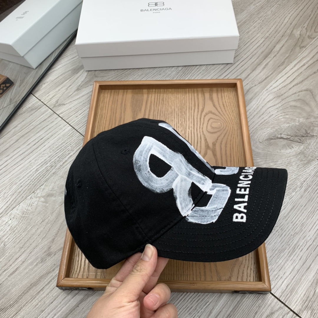 。巴黎ba。【配防尘袋】新品棒球帽！材质：纯棉！透气性好！春天挡风，夏天防晒必备单品！颜色大气！款式新颖