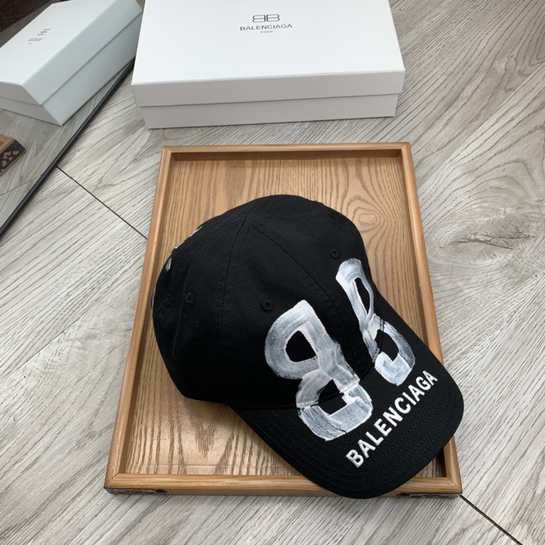 。巴黎ba。【配防尘袋】新品棒球帽！材质：纯棉！透气性好！春天挡风，夏天防晒必备单品！颜色大气！款式新颖