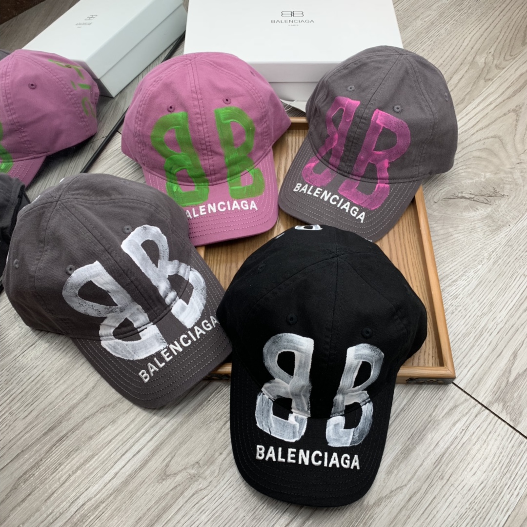 。巴黎ba。【配防尘袋】新品棒球帽！材质：纯棉！透气性好！春天挡风，夏天防晒必备单品！颜色大气！款式新颖