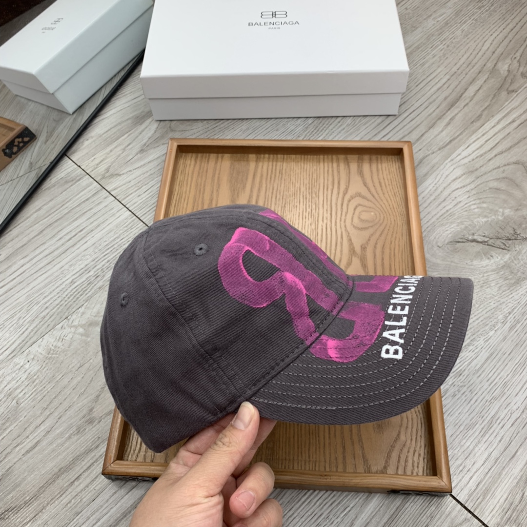 。巴黎ba。【配防尘袋】新品棒球帽！材质：纯棉！透气性好！春天挡风，夏天防晒必备单品！颜色大气！款式新颖