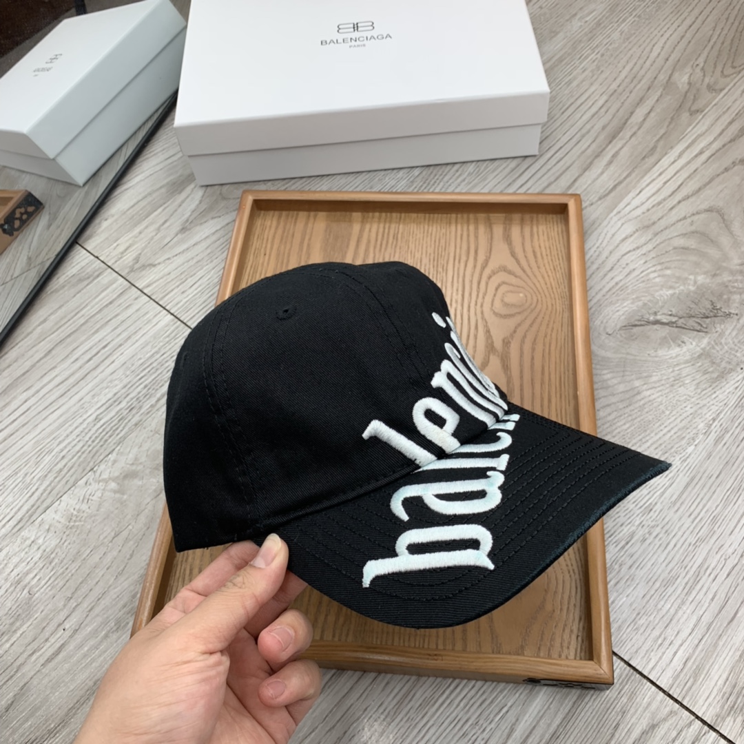 。巴黎ba。【配防尘袋】新品棒球帽！材质：纯棉！透气性好！春天挡风，夏天防晒必备单品！颜色大气！款式新颖