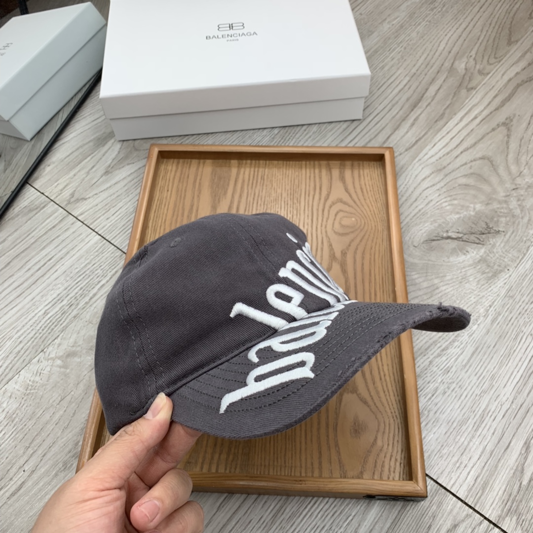 。巴黎ba。【配防尘袋】新品棒球帽！材质：纯棉！透气性好！春天挡风，夏天防晒必备单品！颜色大气！款式新颖