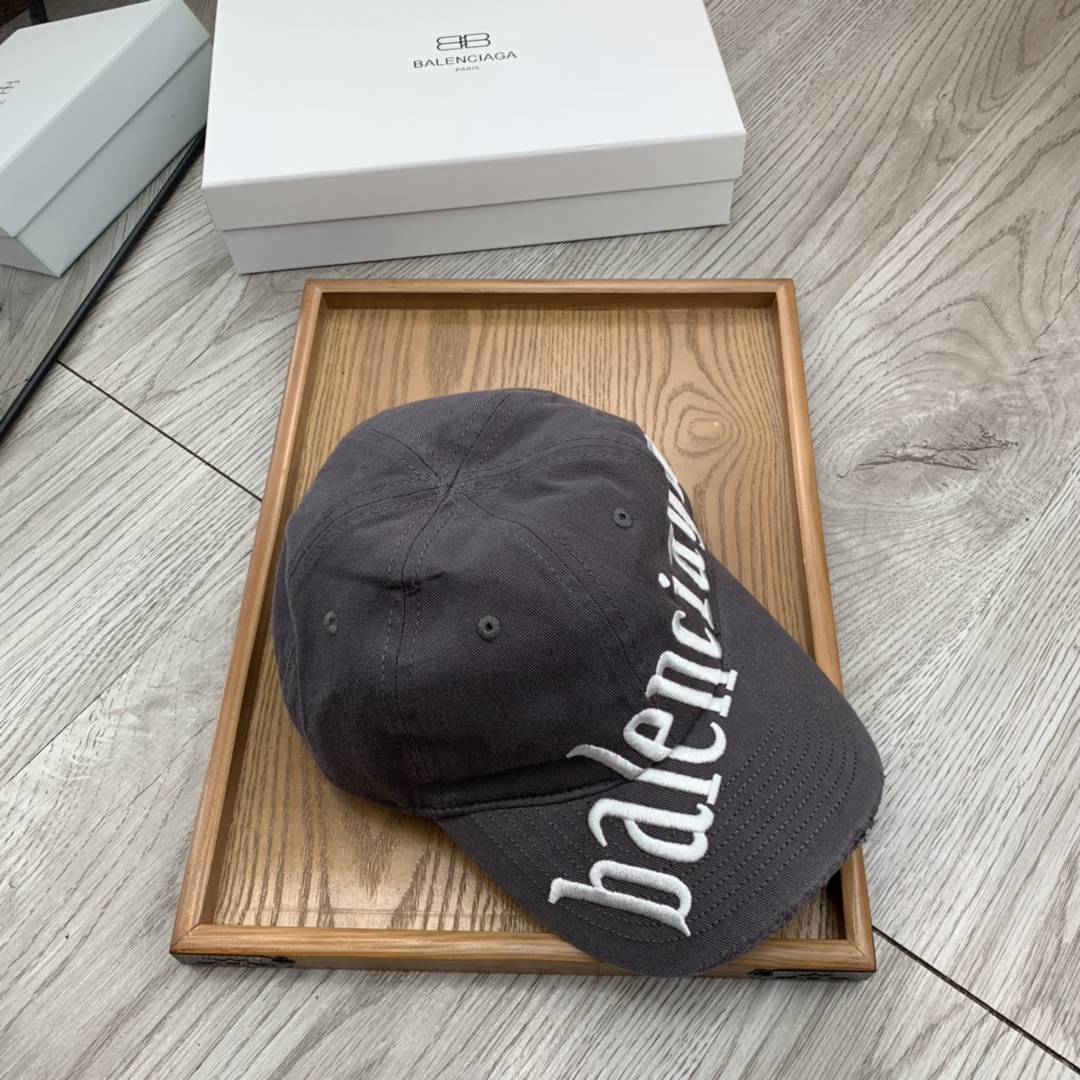 。巴黎ba。【配防尘袋】新品棒球帽！材质：纯棉！透气性好！春天挡风，夏天防晒必备单品！颜色大气！款式新颖