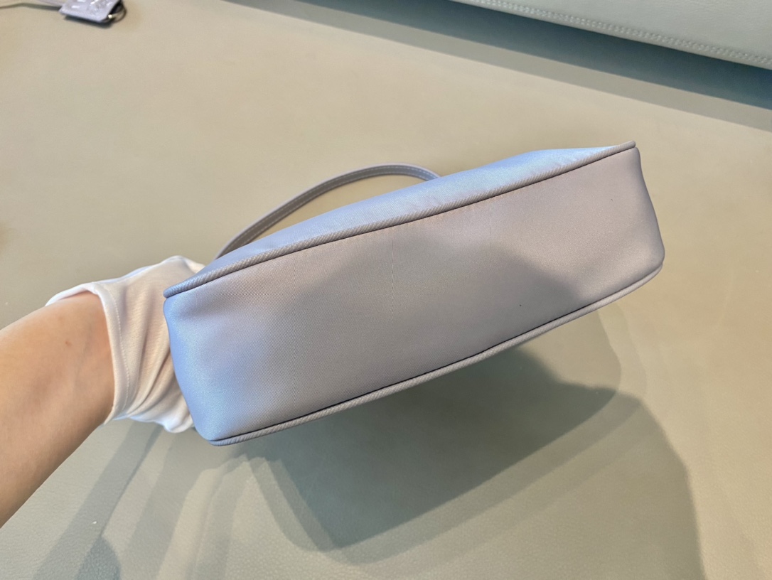 PRADA普拉达进口原厂降落伞布料月亮形中古包1NE204